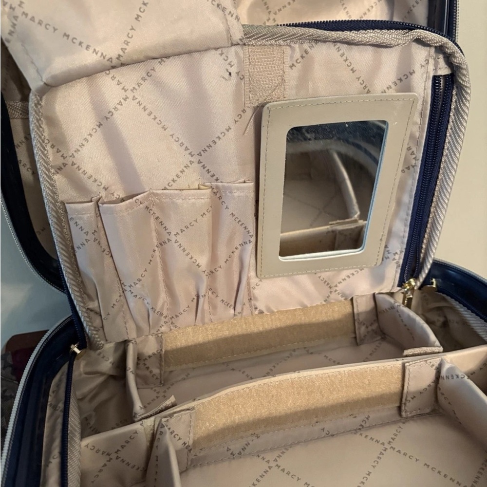 NAVY BLUE MARCY MCKENNA THE JET‎ SETTER COLLECTION BEAUTY CASE - Picture 5 of 11